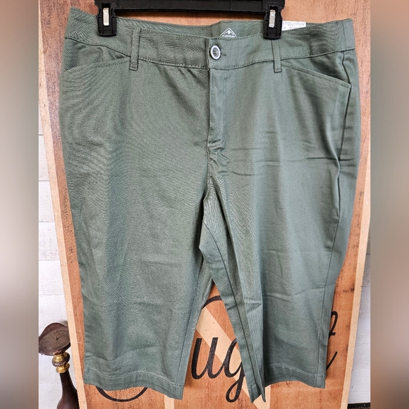 St. John's Bay Pants - St. John's Bay Army Green Capris